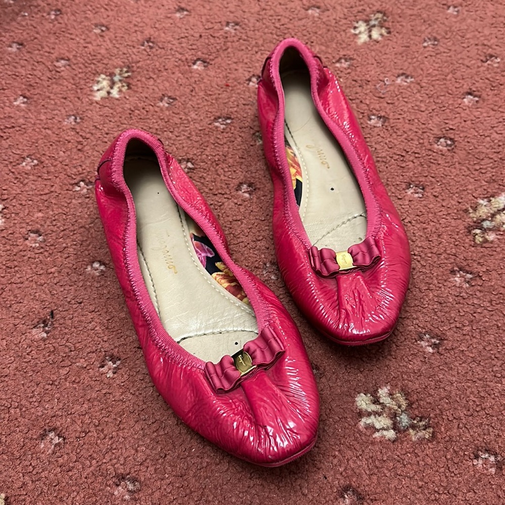 Authentic Salvatore Ferragamo pink flats. Good condition! Size 9.5